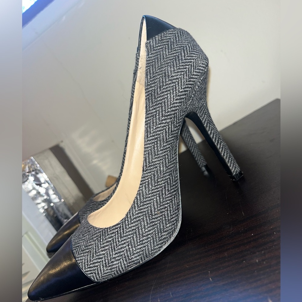 Women’s Black & White BCBG Pumps